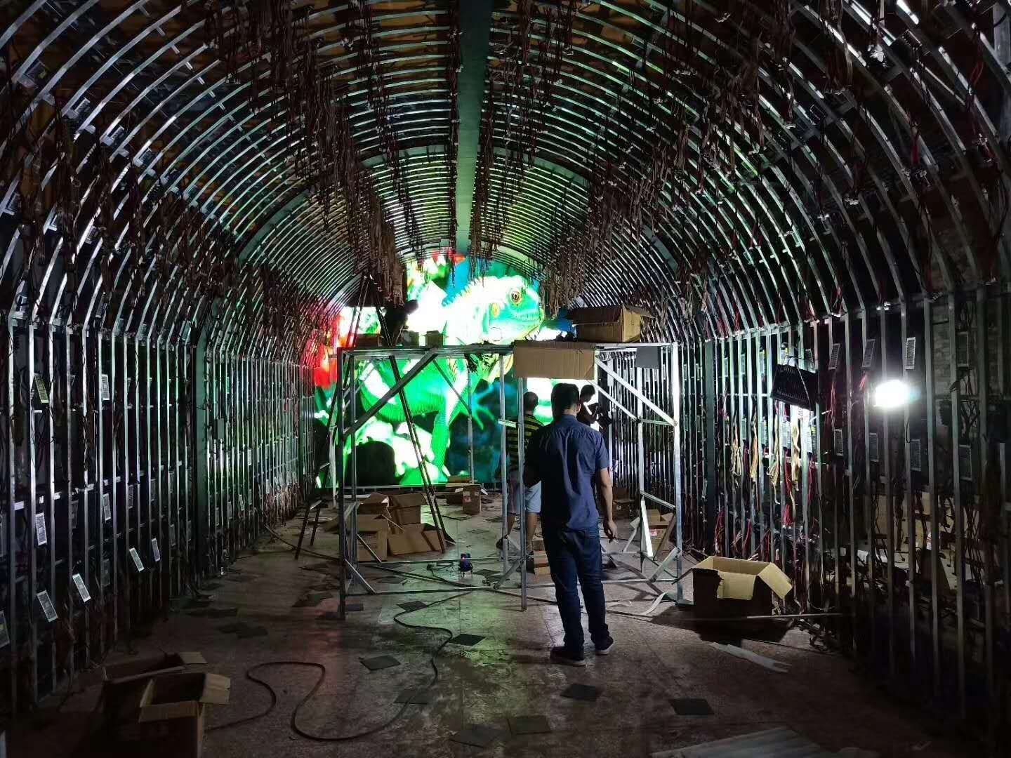 平塘隧道异形LED显示屏